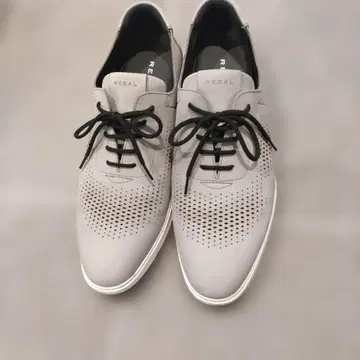 REGAL 그레이 퍼포레이션 스니커즈