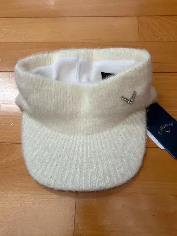 택 포함 새상품 Callaway 화이트 모헤어 비쥬 부착 니트 모자