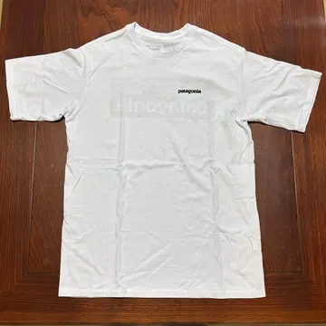 patagonia 화이트 T셔츠 S 사이즈