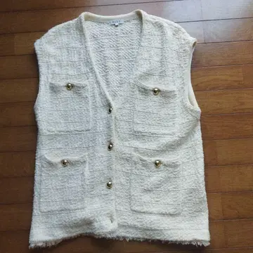 브라스 아이보리 니트 베스트 버튼 포함