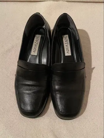 블랙 가죽 로퍼 중간 힐