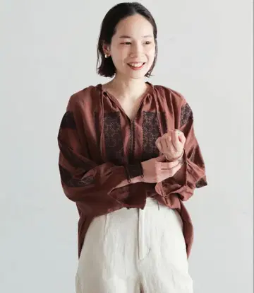 크로스스티치 자수 스키퍼 볼륨 블라우스