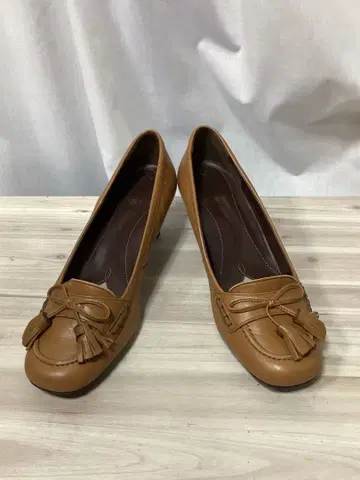 최종 가격 인하 새상품급 버클레이 가죽 펌프스