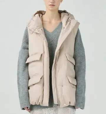 그레이스 콘티넨탈 베이지 후드 부착 다운 베스트