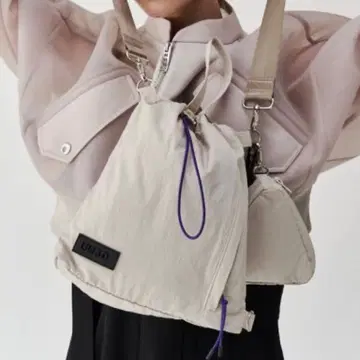 UN3D. COMPACT SLING BAG