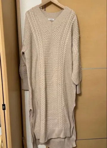 미사용 JEANASIS 지나시스 5G 케이블 V넥 원피스 베이지 F