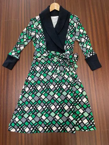 DIANE von FURSTENBERG 기하학 패턴 랩 원피스