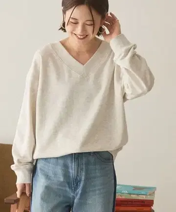 V넥 원포인트 로고 맨투맨 풀오버