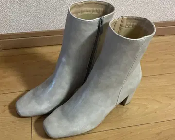 화이트 지퍼 숏부츠