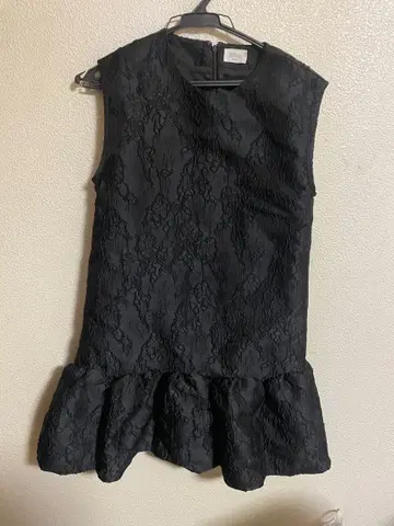 BIBIY 블랙 자카드 레이스 슬리브리스 미니 원피스