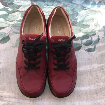 ECCO 빨간색 가죽 스니커즈