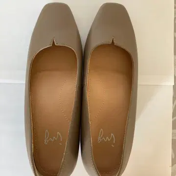 잉 베이지 스퀘어토 펌프스