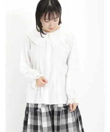 새상품급 면린넨 핀턱 바텐 레이스 블라우스 정가 7,590엔