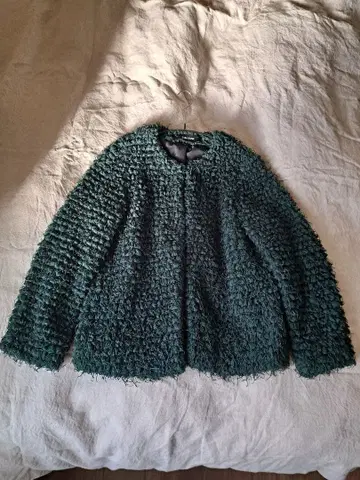 ZARA 다크 그린 퍼 자켓