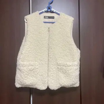 ZARA 보아 베스트 M 사이즈 크림