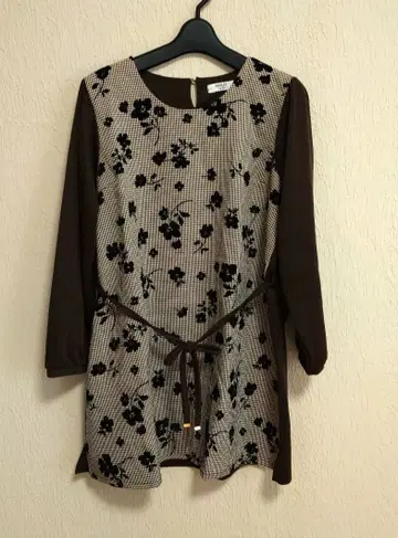 메이크레트리옹 꽃무늬 튜닉