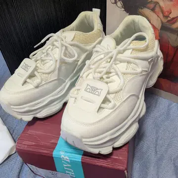 레어! 화이트 스니커즈 메쉬 통굽