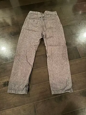 그레이 계열 버클 스트레이트 팬츠