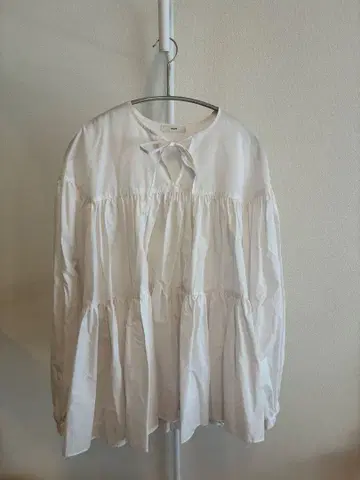 yori 리본 포함 티어드 셔츠