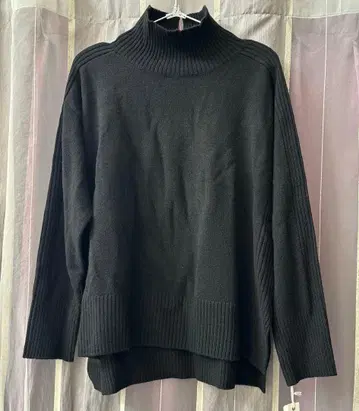 [미사용 새상품] soeur7 블랙 터틀넥 니트