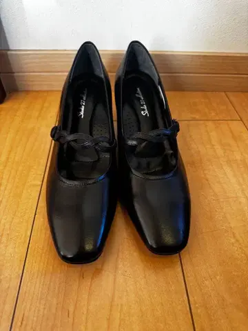 블랙 스퀘어토 펌프스 sutudio27