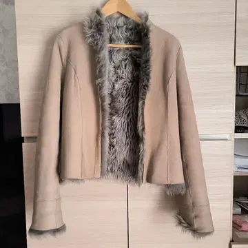 무스탕 코트 숏 기장 브라운 계열