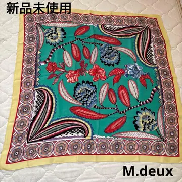 [ 미사용 새상품 ] M.deux 꽃무늬 스카프 70 x 70cm