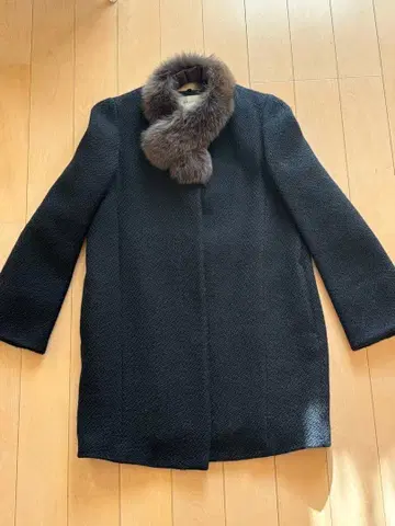 크루넥 코트 퍼 포함 블랙