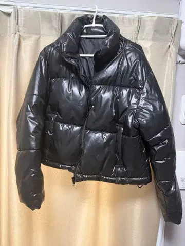 SPRY PAINT 블랙 숏 기장 다운 자켓 M