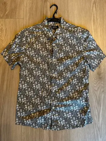 A.P.C. 꽃무늬 반팔 셔츠
