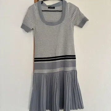 GRAND TABLE 그레이 스트라이프 니트 원피스