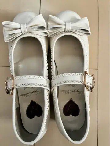 Amavel 펌프스 화이트 리본 LL