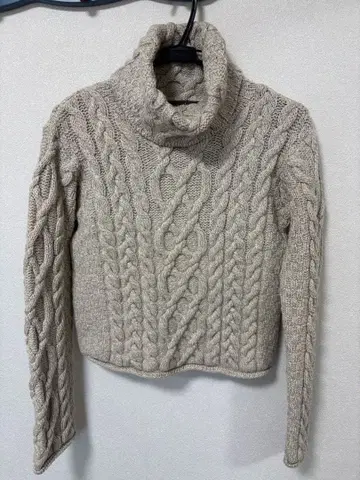 100% 메리노울 케이블 니트 터틀넥 스웨터