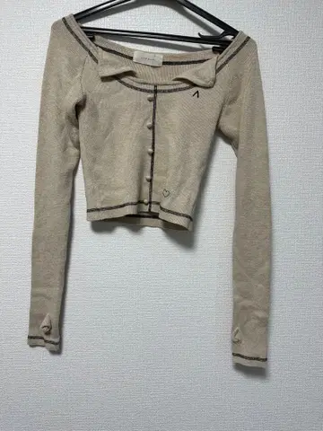 ANDMARY 베이지 긴팔 티셔츠 안드마리