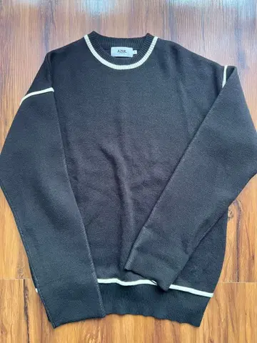 AZUL 배색 크루넥 니트탑