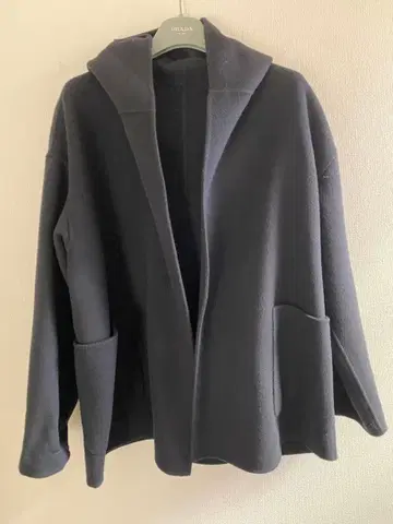 GALERIE VIE 후드 부착 네이비 하프 코트