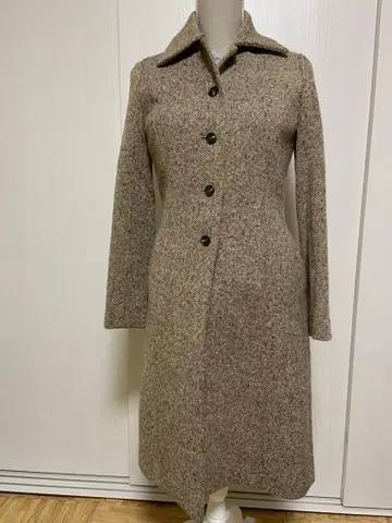 레트로 베이지 계열 트위드 롱 코트