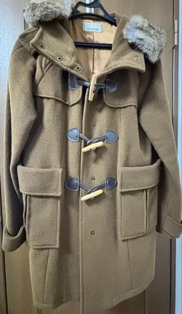 un dix cors 앤디콜 더플 코트 퍼 포함 브라운 계열