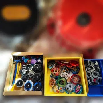 베이블레이드 세트와 배틀용 베이스