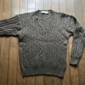 다크 브라운 V넥 케이블 니트 스웨터 101 CENT ET UN