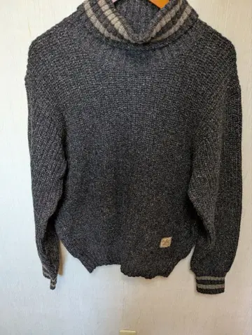 새상품급 글래드핸드 다크 브라운 터틀넥 니트 M