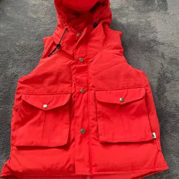 빨간색 후드 부착 다운 베스트 빈티지
