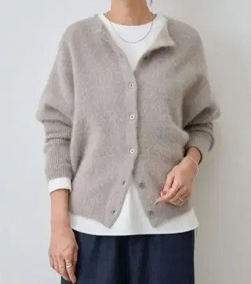 비어즐리 FOX 울 뒤 버튼 니트