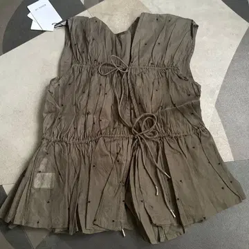 ROUGE VIF 올리브 슬리브리스 상의