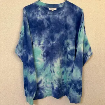 파랑과 그린의 타이다이 패턴 긴팔 티셔츠