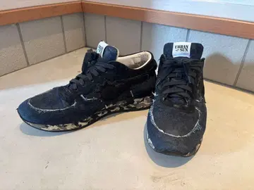 URBAN SUN 블랙 스니커즈