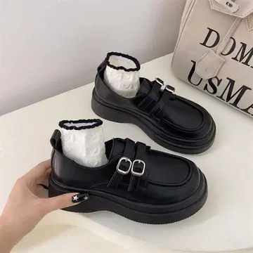 블랙 스트랩 통굽 로퍼