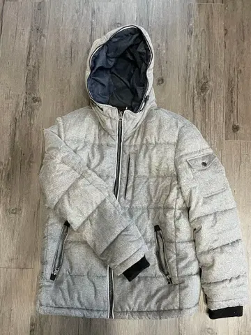 라이트 그레이 후드 부착 퀼팅 다운 자켓