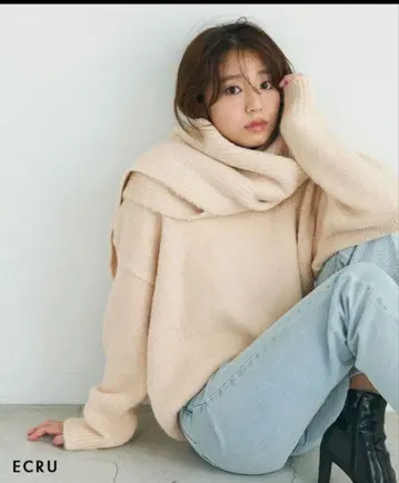 베이스먼트 온라인 머플러 포함 V넥 니트