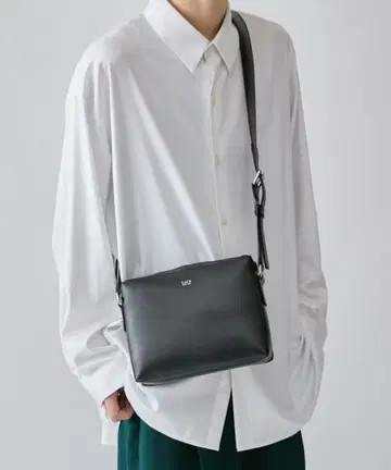 루이스 숄더백 블랙 가죽